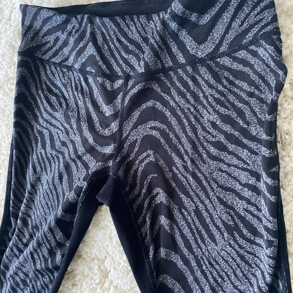 Zella Zebra print live in legging size M